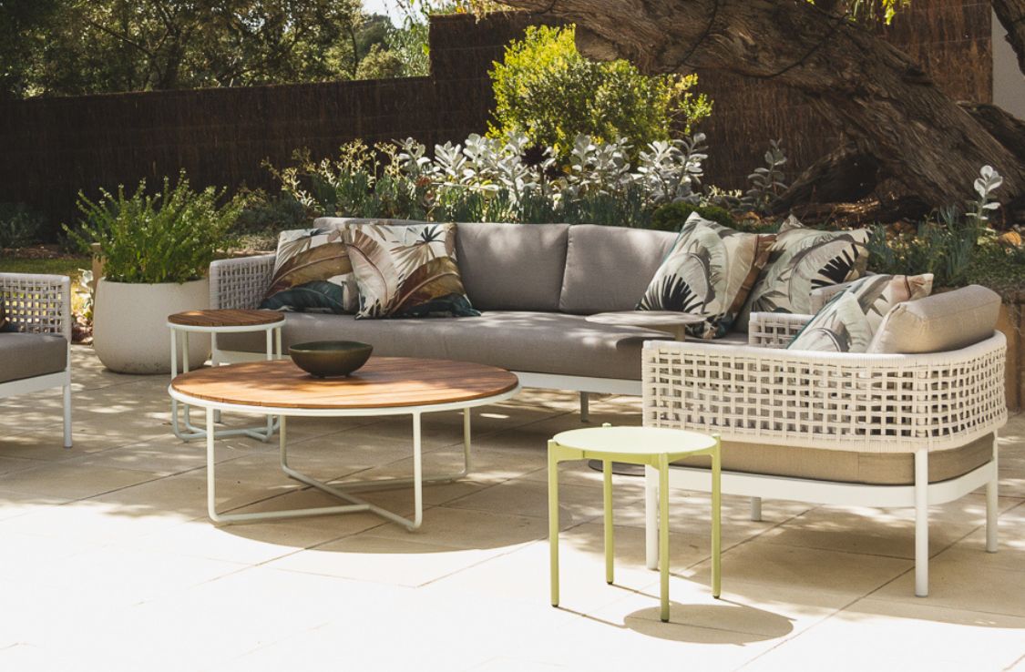 Your Ultimate Guide to Choosing the Best Outdoor Sofa Style